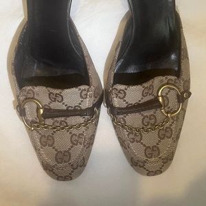 Beige Gucci kitten heels / mules 🤎